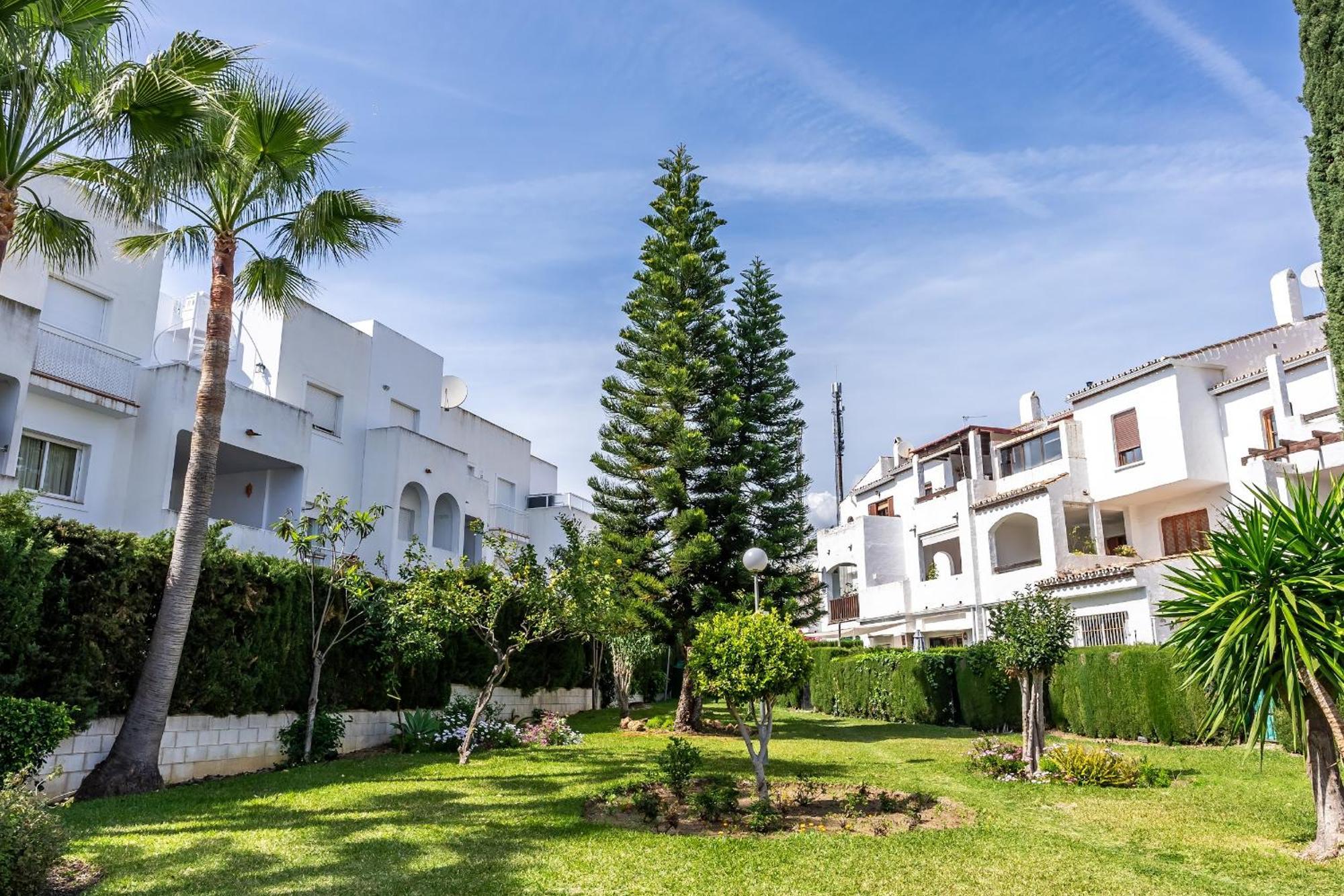 Gezellig Stijlvol Appartement Dichtbij Het Strand Εστεπόνα Εξωτερικό φωτογραφία